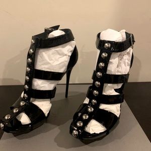 SOLD!!! Alexander McQueen Black Patent Caged Studded Heels Size 41 NIB